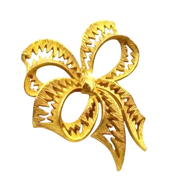 Textured Bow Brooch, Gold Tone Pin with ZigZag Piercings, Elegant Ribbon - Picture 3 of 4
